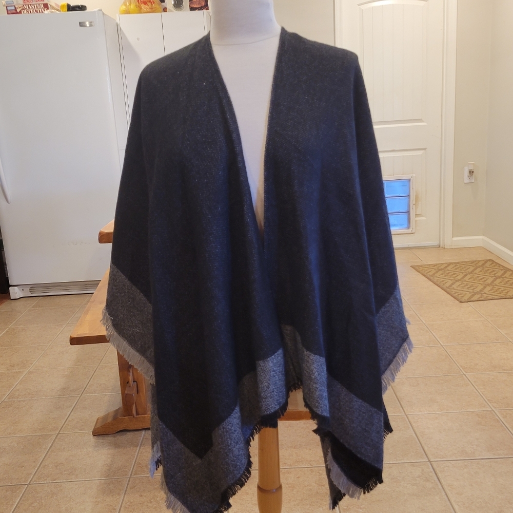 *️⃣NWOT~ RUE VALENTINA SHAWL